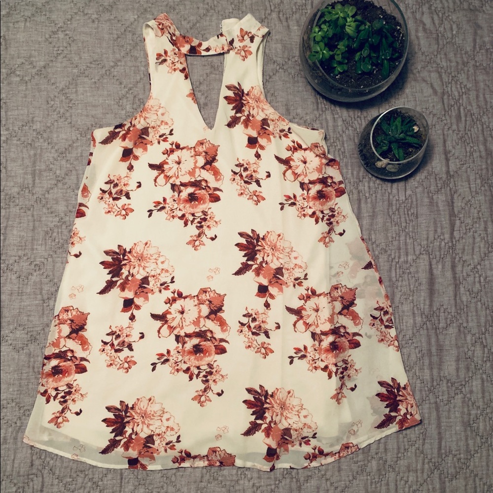 Miami size M dress. No visibility defects.